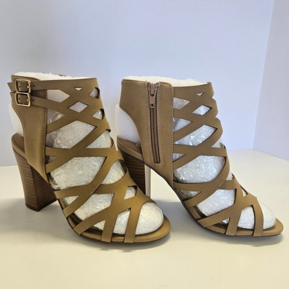 Women Size 7 Dressy Open Toe Ankle Strap Heeled Sandals Color Sand Laser Cut - Picture 4 of 9